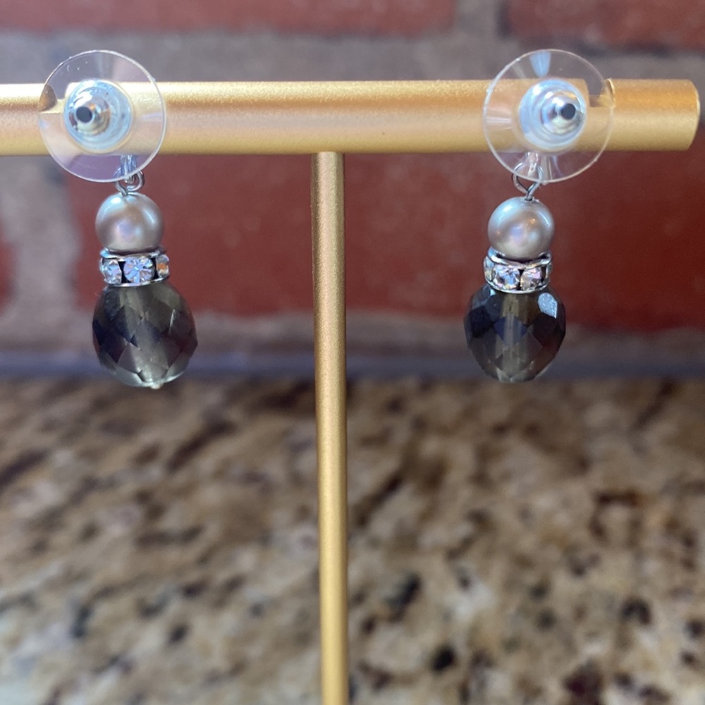 Costume dress earrings. Rhinestone, pearl and smoke color stone. 1 in. Like new!